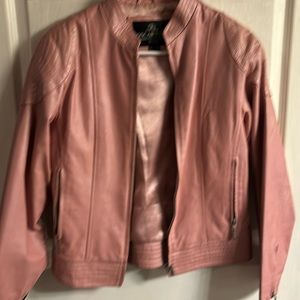 Pink leather jacket zip up it’s a Oscar piel large